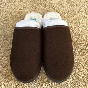 NIB! TOMS men's Harbor chocolate Repreve two tone felt slippers